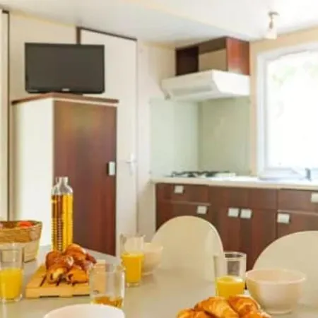 Mobil-home Confortable Et Climatisé - 6 Pers. - Api-1-52-2758 * Vic-la-Gardiole